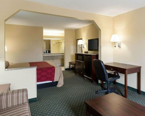 Гостиница Rodeway Inn & Suites
