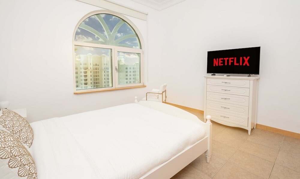 Фото Lux The Shoreline Penthouse Suite