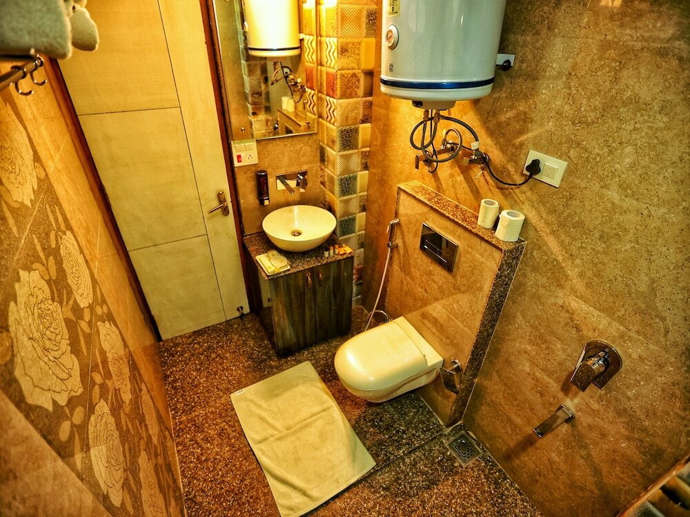 Фото Hotel The Montreal Near by Dal Lake