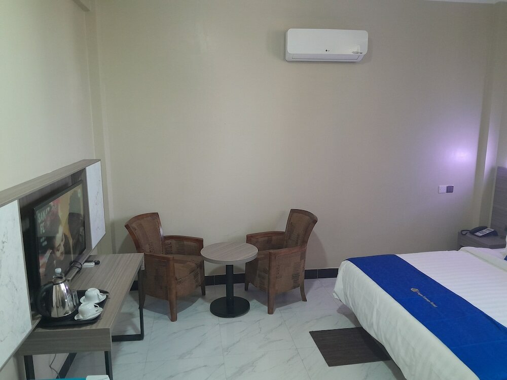 Фото Vegas Luxury Hotel