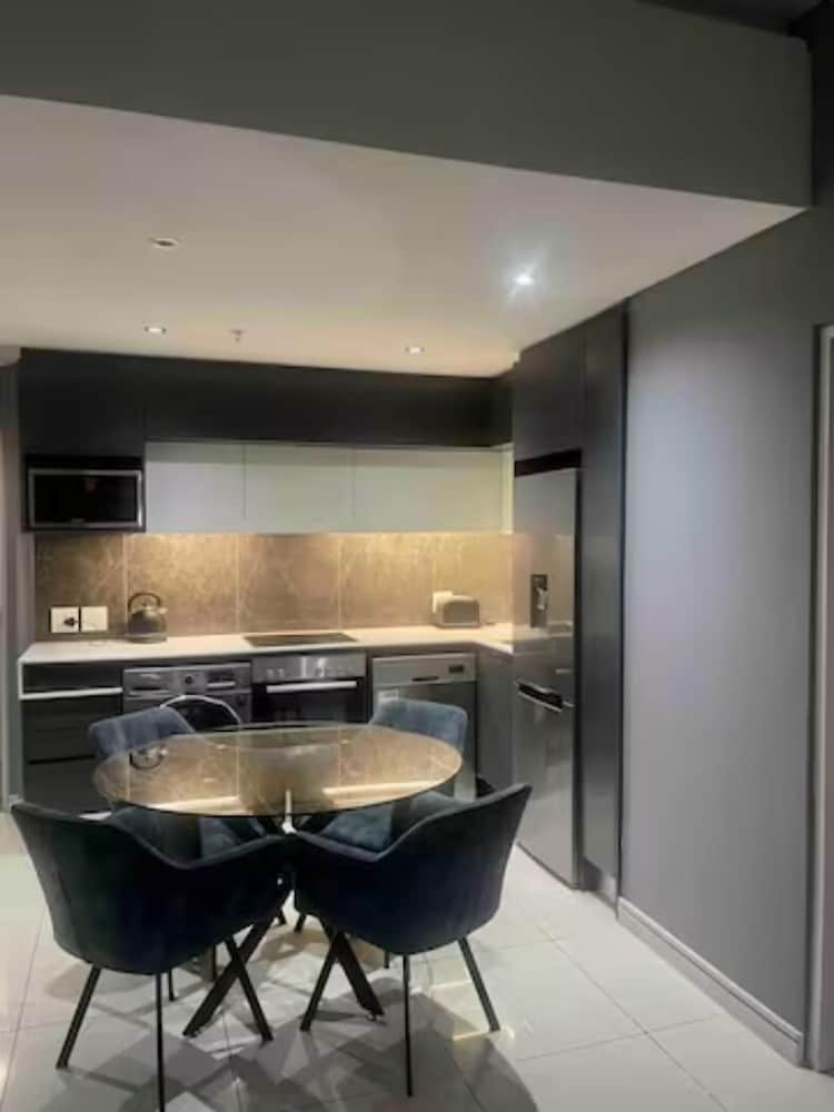 Фото 5-Star Self Catering Apartment