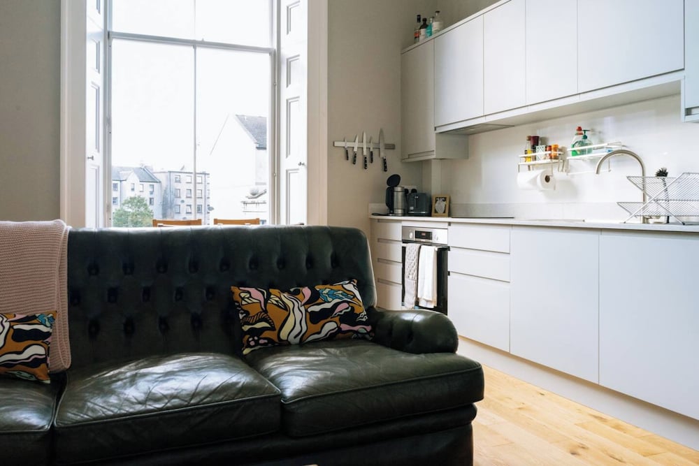 Фото Contemporary & Central 1bd Flat - Leith!