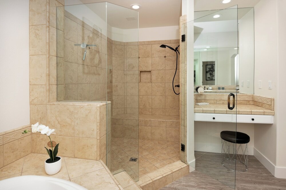 Фото Luxury Resort Style Living w Pool & Jacuzzi