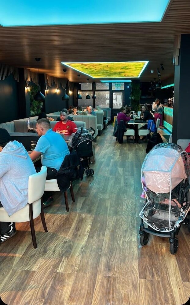 Фото Woodhouse Hotel