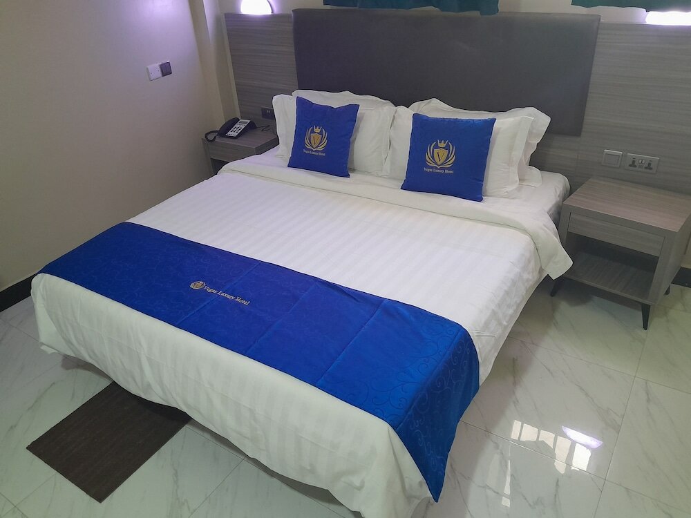 Фото Vegas Luxury Hotel