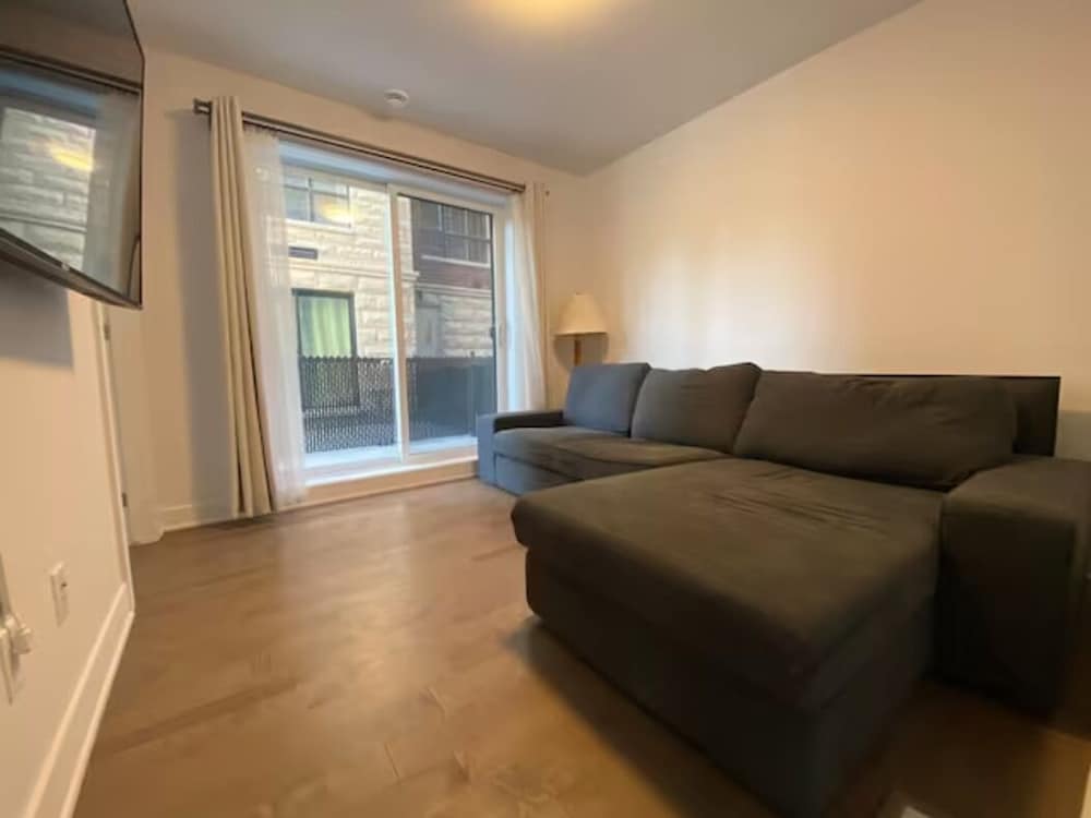 Фото 2001 AV. Beaconsfield