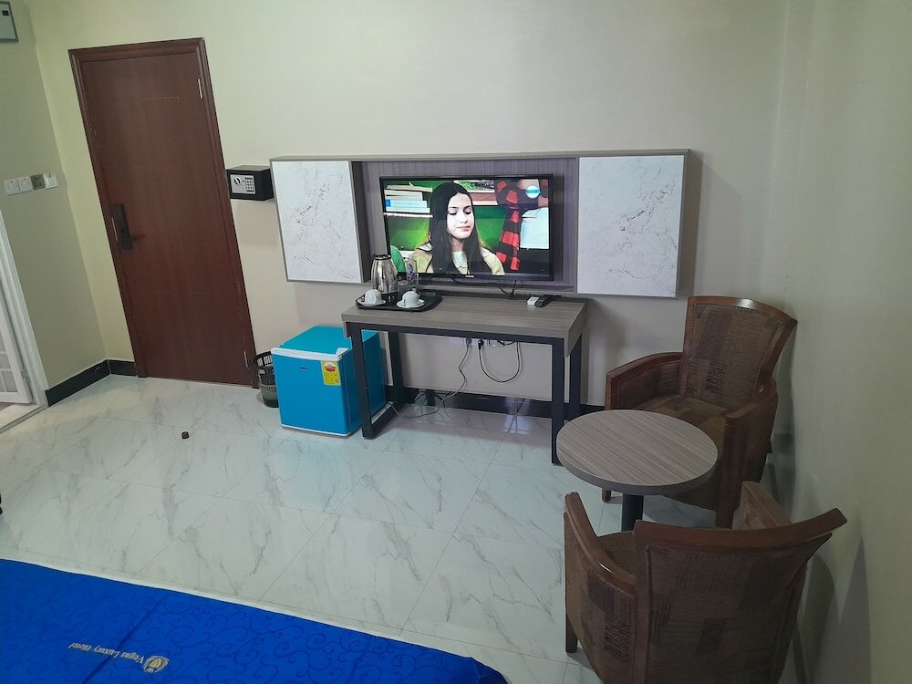 Фото Vegas Luxury Hotel