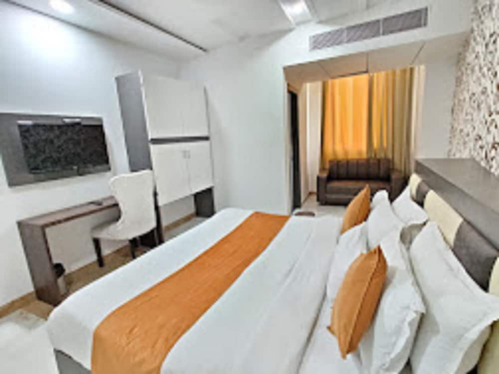 Фото Hotel A Star-50m away from Golden Temple