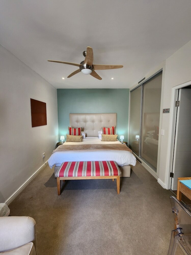 Фото Boulders Blue Bed and Breakfast