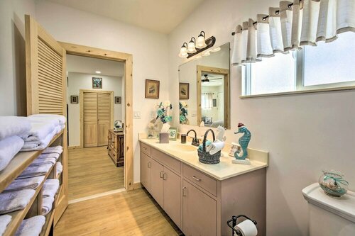 Гостиница Sunny Bonita Studio ~ 5 Mi to Historic Dtwn! в Нейшнел Сити