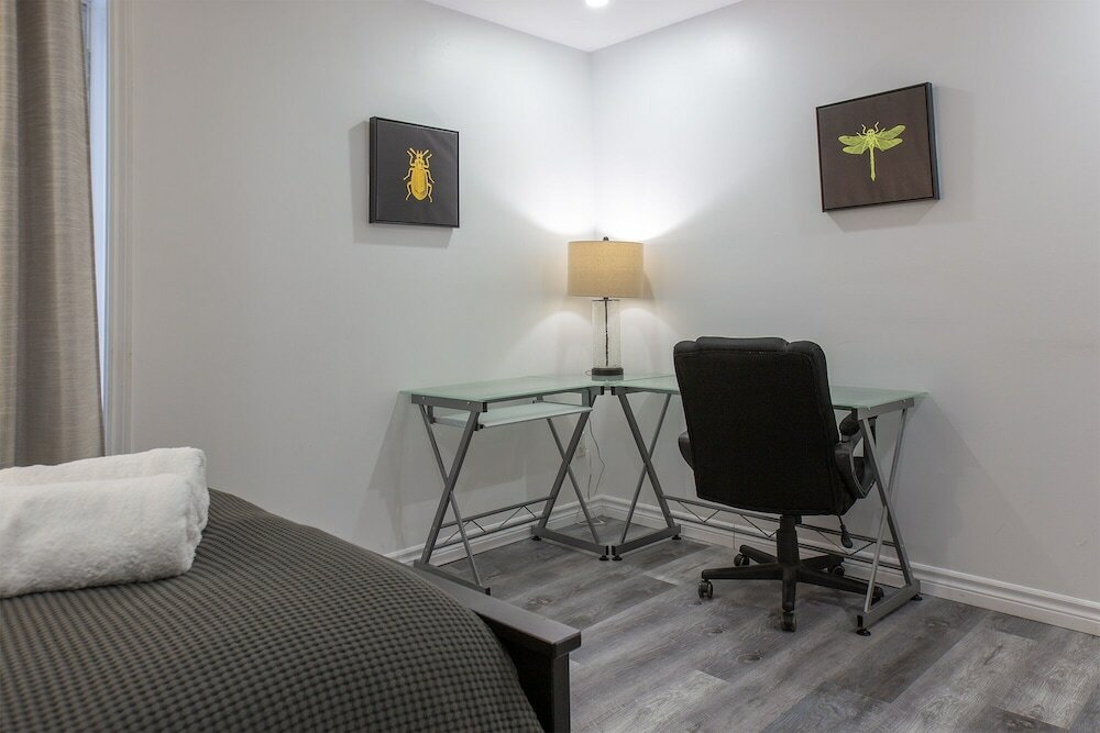 Фото Lovely Condo near Dtown Montreal- 4404