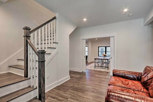 Гостиница Updated Downtown Red Bank Home 5 Mi to Beach! в Итонтауне