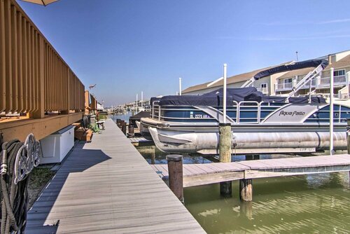 Гостиница Airy Ocean City Condo on Canalfront w Deck!