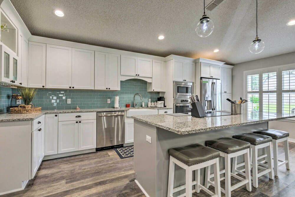 Фото Spacious Home w Sunroom, 15 Mi to Pensacola!