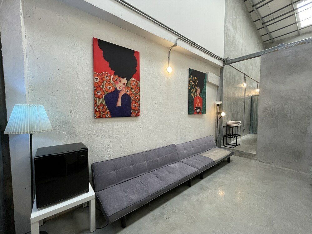 Фото Old Bar Bangkok House