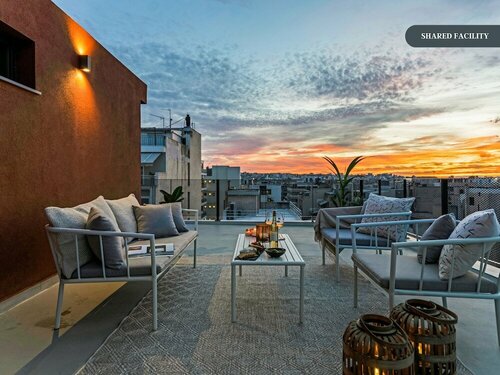 Гостиница Sanders Port - Majest Studio With Roof-top Terrace в Пирее