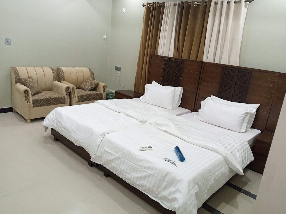 Фото Hotel Almarkaz islamabad