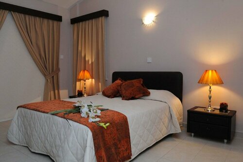 Гостиница A Three-bedroom Villa With a Private Pool and Landscaped Garden Wi-fi