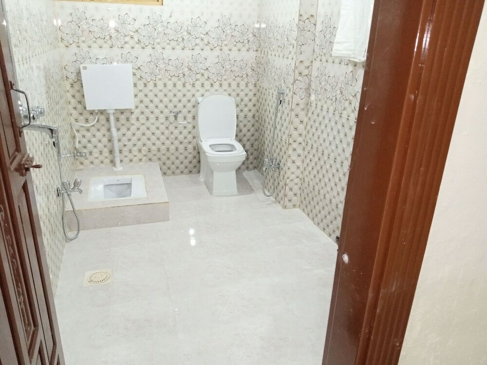 Фото Hotel Almarkaz islamabad