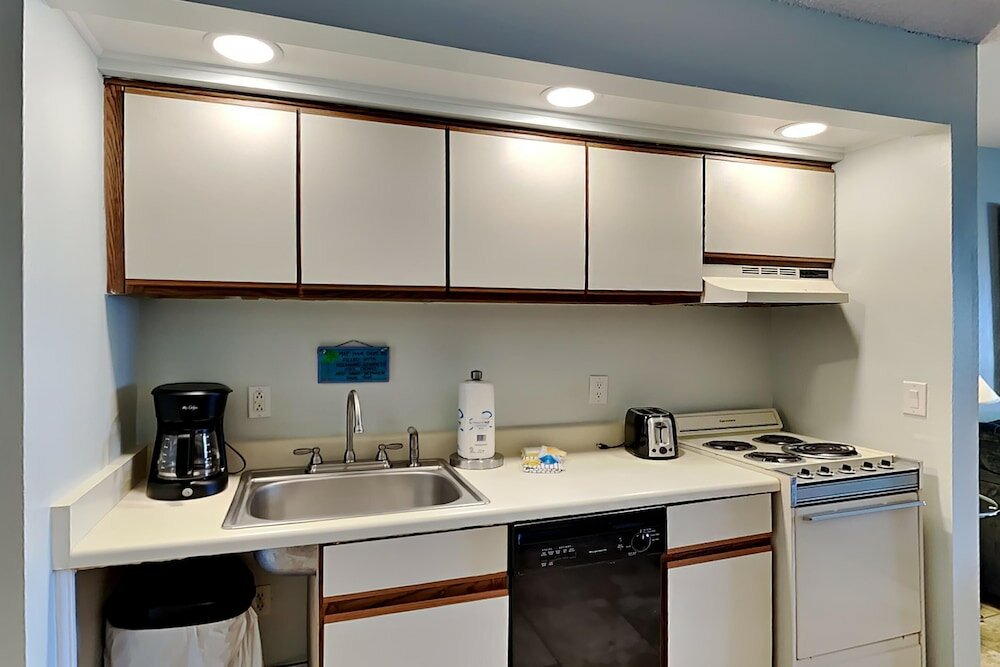 Фото Sunset Harbor № 2-204 - Latitude Adjustment