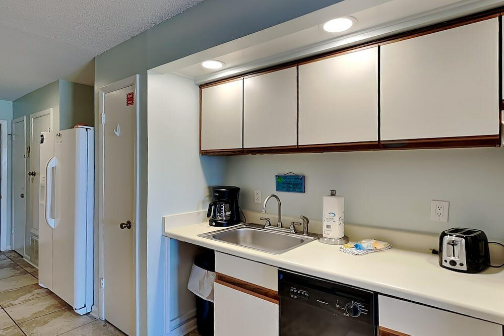 Фото Sunset Harbor № 2-204 - Latitude Adjustment