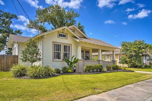 Гостиница Family-friendly Lake Charles Home w Playset! в Лейк-Чарльзе