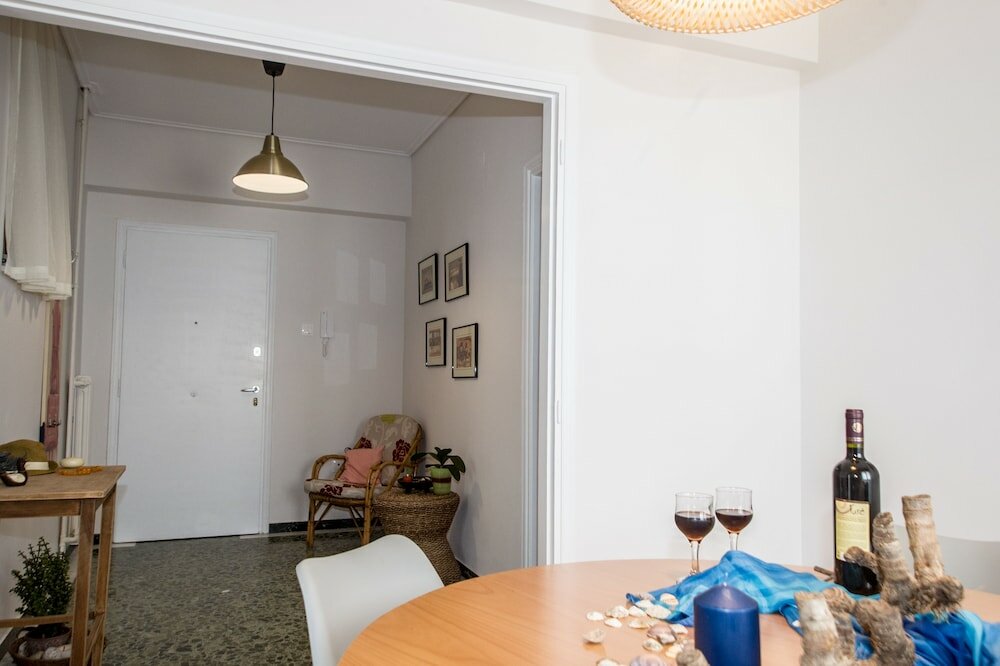 Фото The Ideal Locale - A Sleek and Illuminated Space