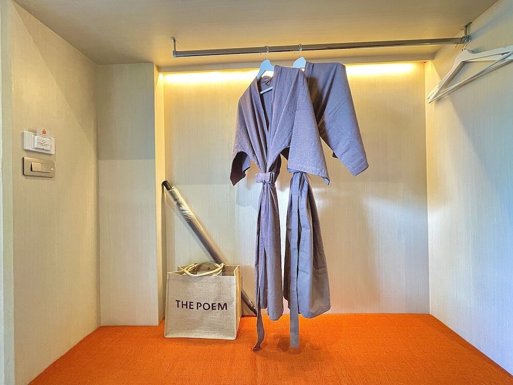 Фото The Poem Hotel