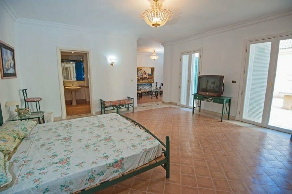 Фото Chic 4-Bedroom White Villa for Rent in El Gouna Egypt