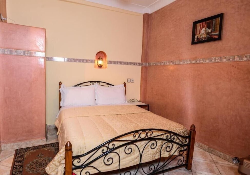 Фото Faouzi Hôtel