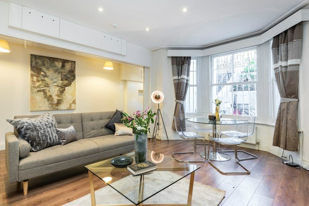 Фото Bright and Modern 2 Bedroom Apartment in Earl's Court
