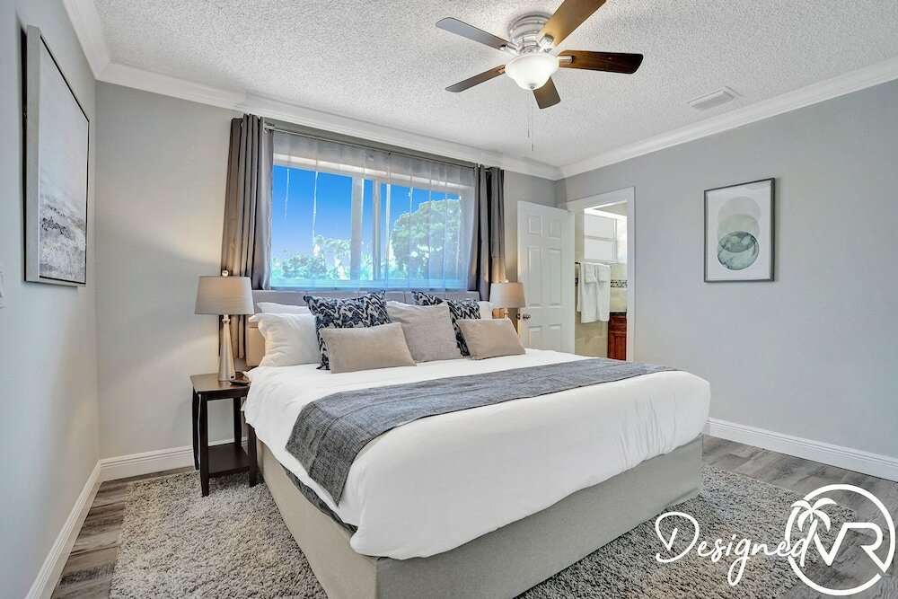 Фото Beautiful 4 Br with Private Heated Pool