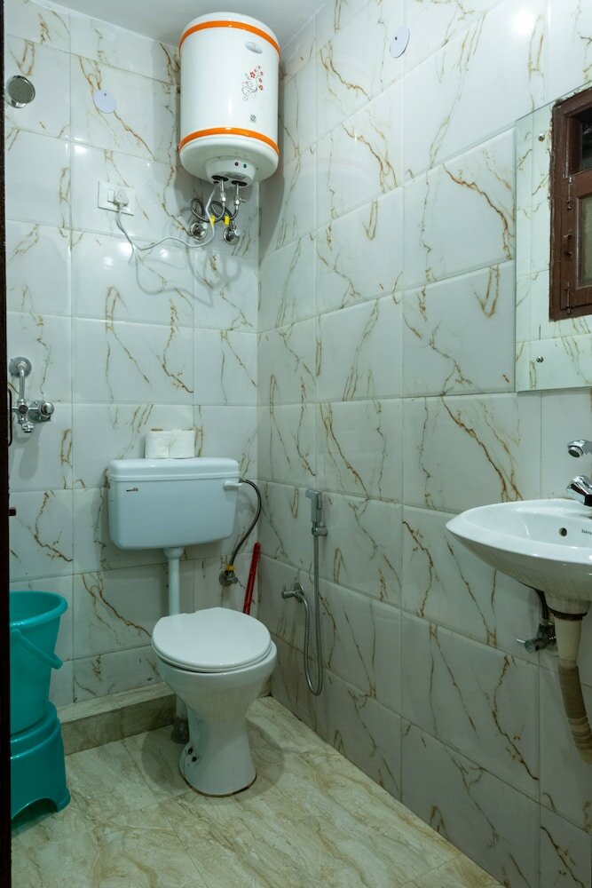 Фото Eat Sleep Wander Studio Apartments