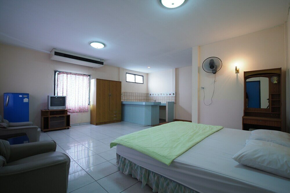 Фото Oyo 1004 Naklua Mansion