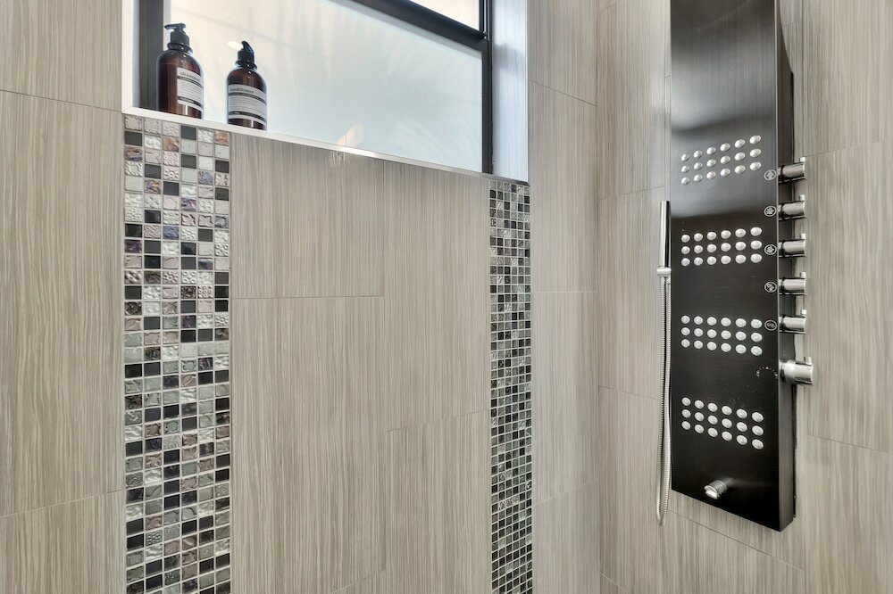 Фото Lynora's Luxe Estate Modern Design