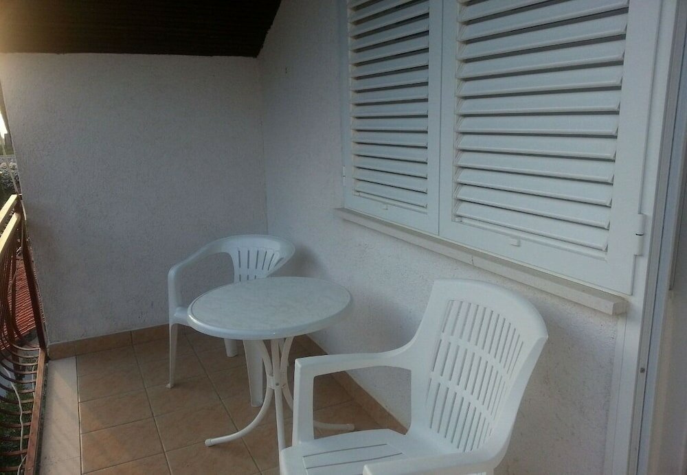 Фото Vido - 150 m From Beach - A2