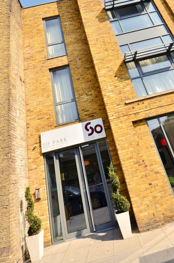 Фото Axiom Park Hotel