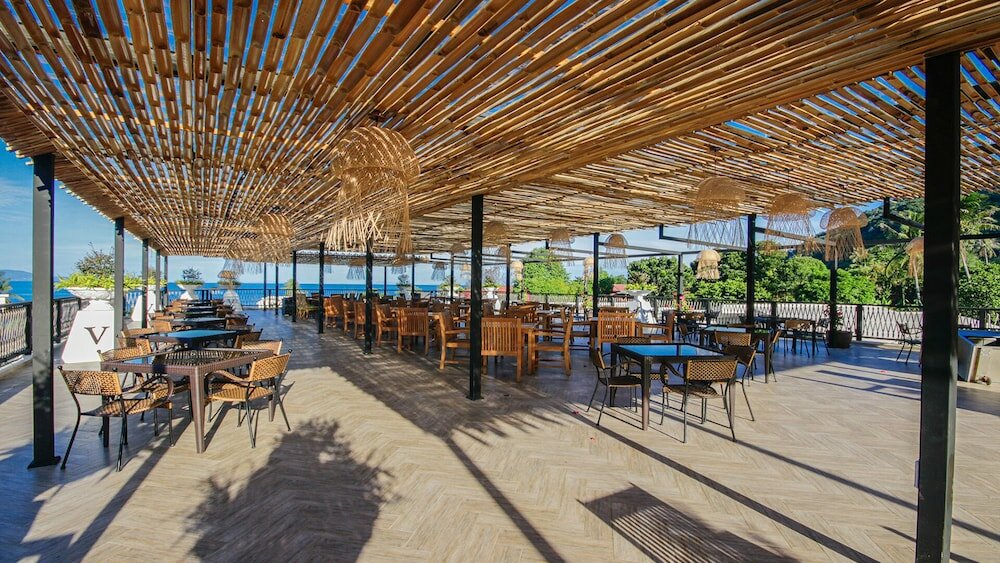 Фото Vannee Golden Sands Beachfront Resort