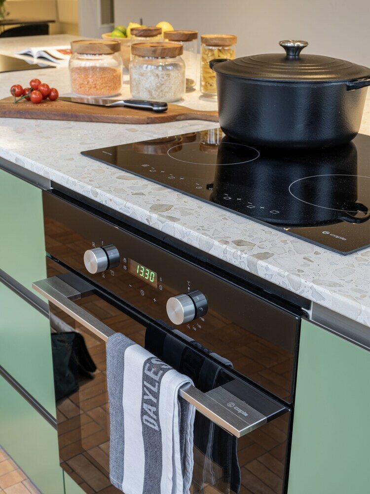 Фото Stylish Studios Southfields Station