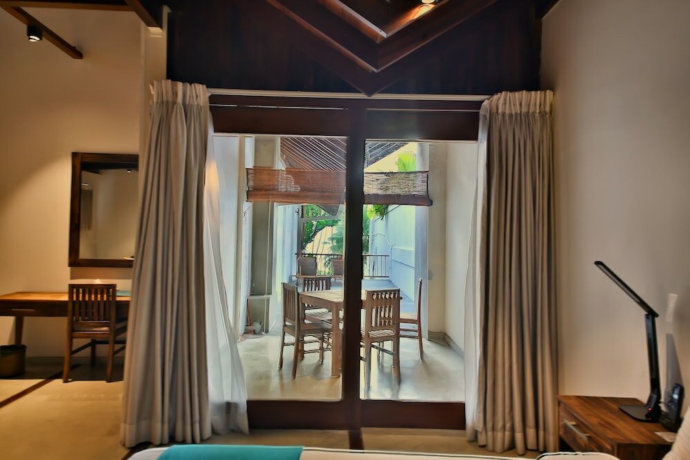 Фото R Degrees - Ambalangoda