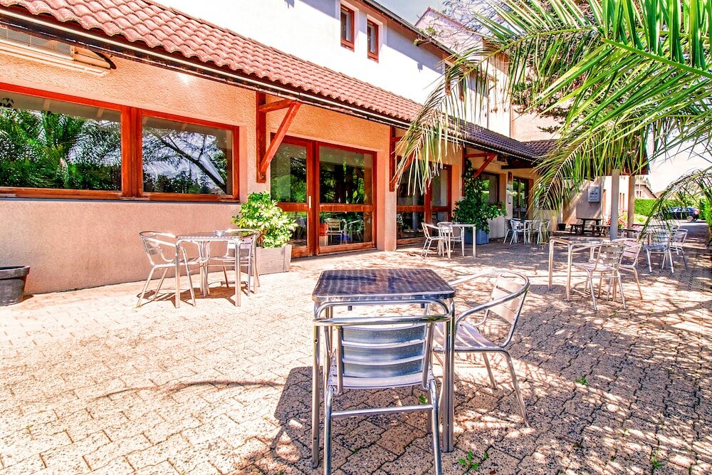 Фото Brit Hotel Confort Pau Lons