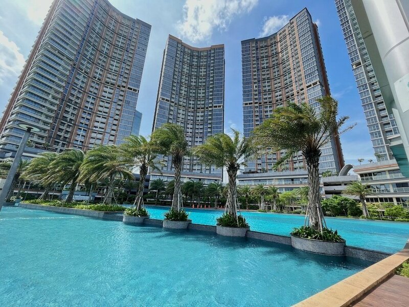 Гостиница Gold Coast Pik Premium Seaview Apartment в Джакарте