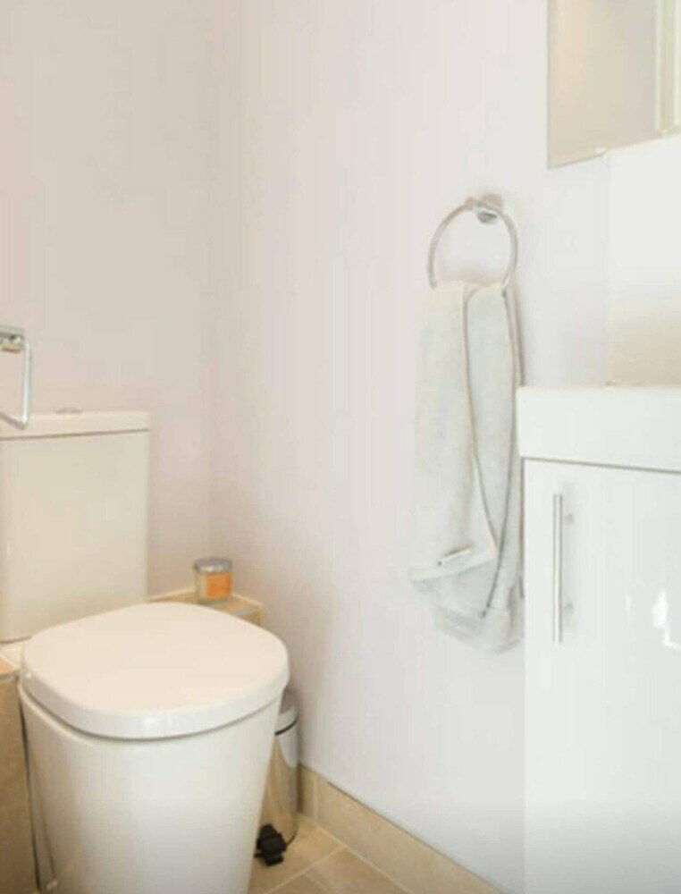 Фото Newly Refurbished 4 Bedroom House in East London