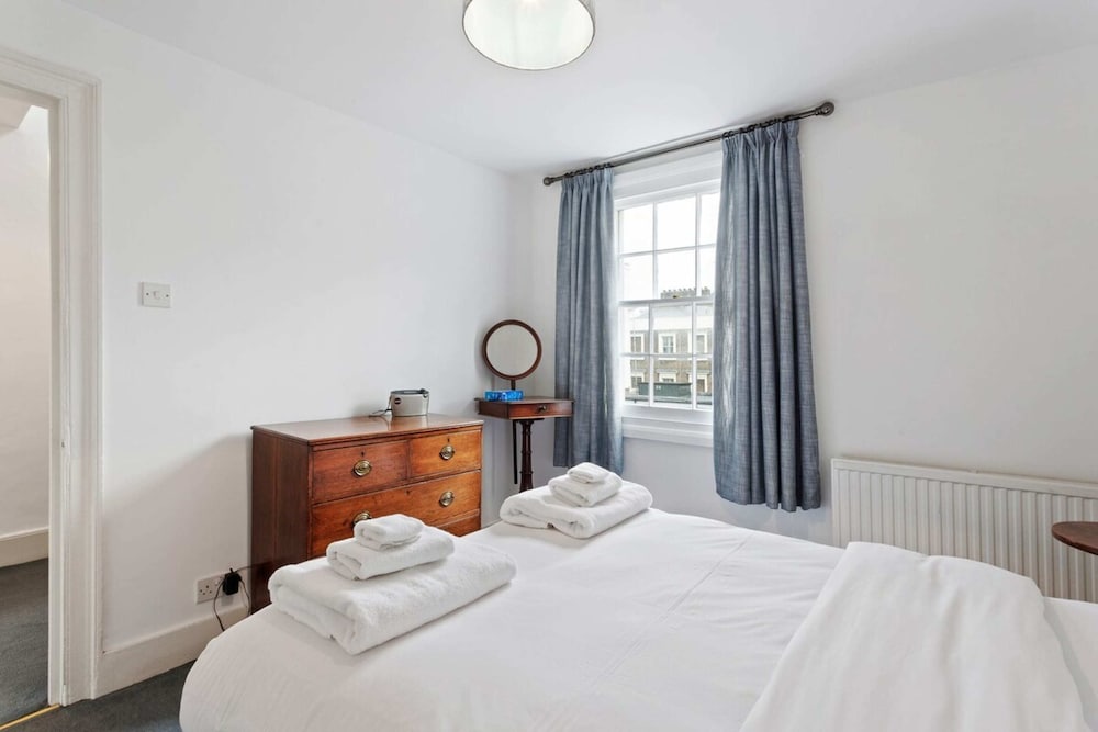 Фото Cozy 2 Bedroom Flat in Pimlico near Metro Station