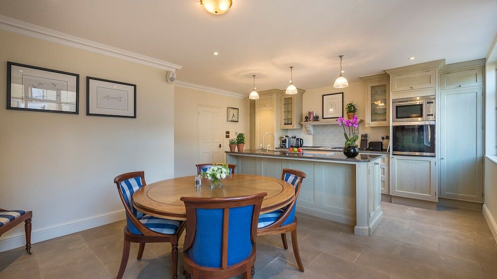 Фото The Capital Hotel Apartments & Townhouse