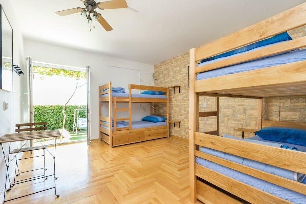 Фото Hostel Oktarin