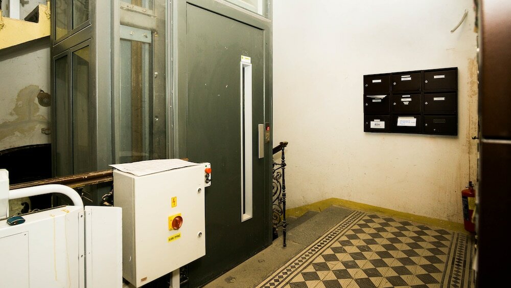 Фото Metro Apartment