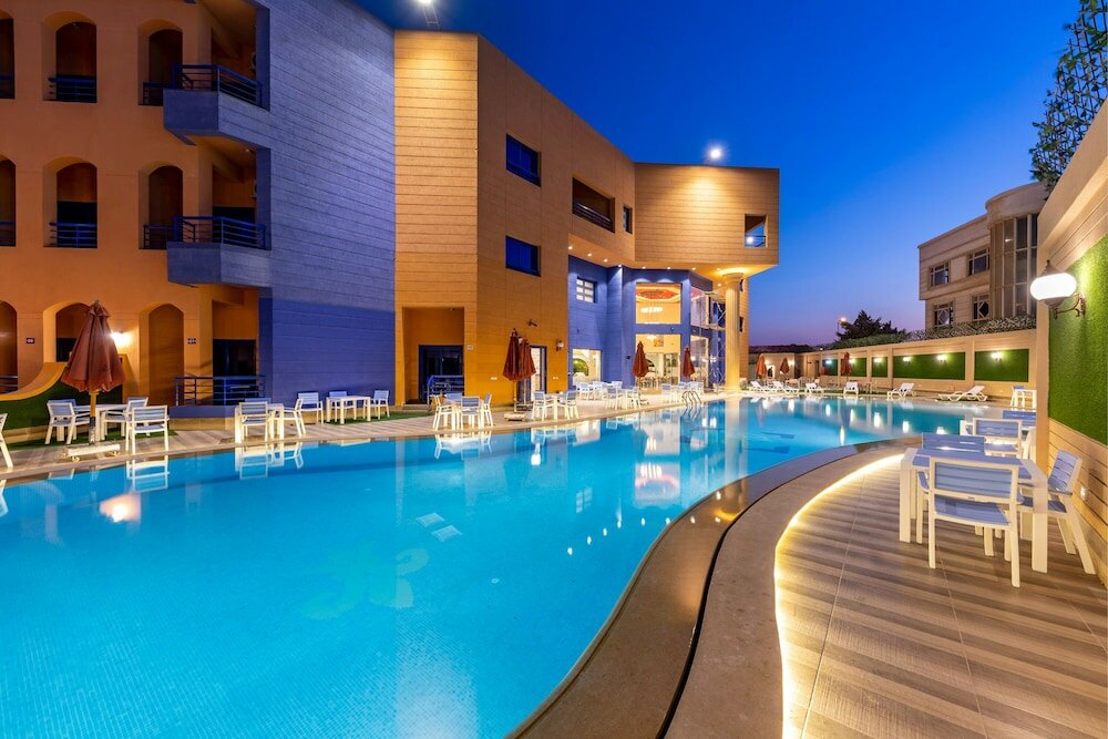 Фото отеля 2