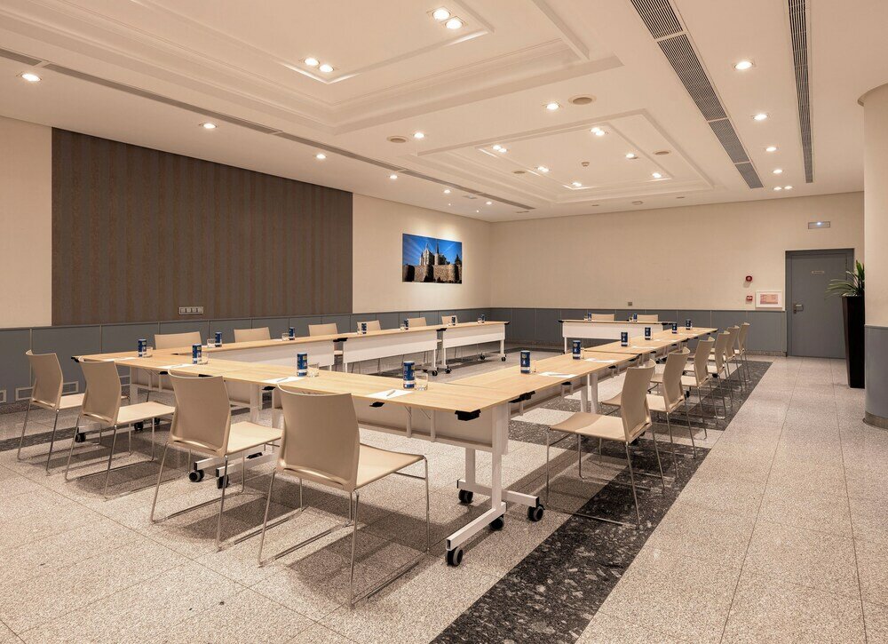 Фото Hotel Leon Camino Affiliated by Melia