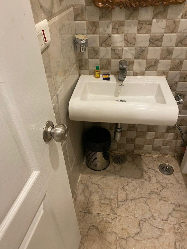 Фото Milestone Hotel and Resort